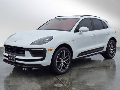 Used 2025 Porsche Macan image 3