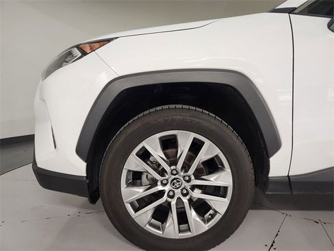 Used 2020 Toyota RAV4 XLE Premium image 11
