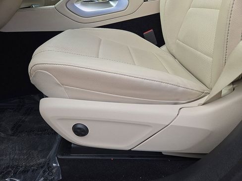 Used 2024 Mercedes-Benz GLE 350 4MATIC image 23