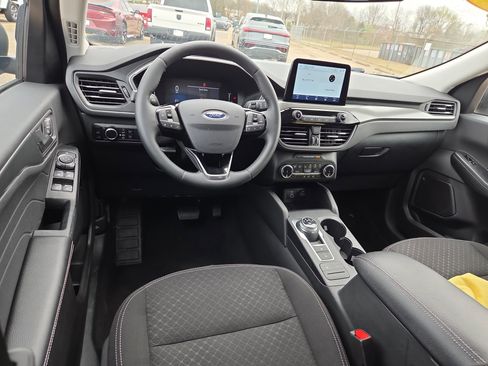 Used 2024 Ford Escape Active w/ Cold Weather Package image 8