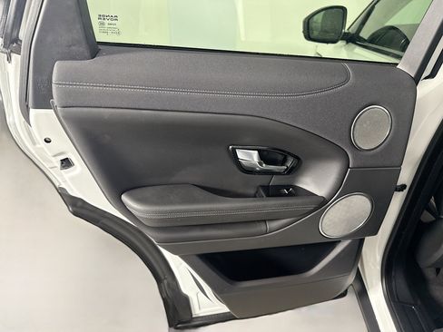 Used 2019 Land Rover Range Rover Evoque SE image 26