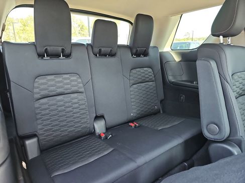 Used 2023 Nissan Pathfinder SV w/ SV Premium Package image 15