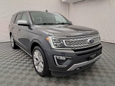 Used 2018 Ford Expedition Platinum image 2