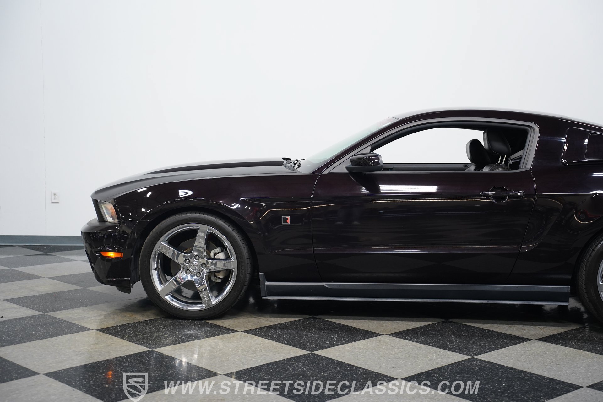 Used 2012 Ford Mustang GT Premium w/ HID Headlamps & Security Pkg RWD image 22