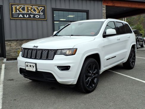 Used 2019 Jeep Grand Cherokee Altitude image 1