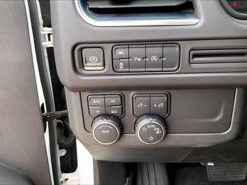 Used 2023 Chevrolet Tahoe RST AWD/4WD image 32