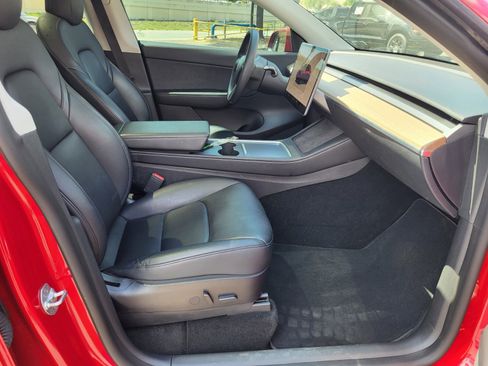 Used 2022 Tesla Model Y Performance image 12