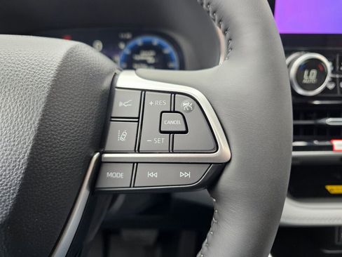 New 2026 Toyota Highlander Platinum AWD/4WD image 15