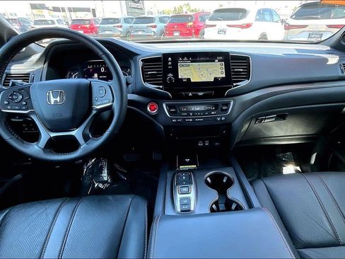 Used 2025 Honda Passport TrailSport image 11
