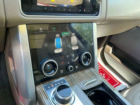 Used 2019 Land Rover Range Rover HSE image 30