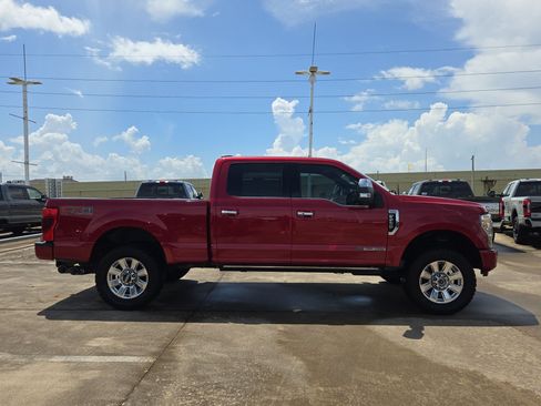 Used 2022 Ford F250 Platinum w/ FX4 Off-Road Package AWD/4WD image 2