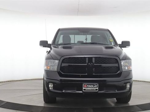 Used 2019 RAM 1500 Classic SLT w/ Black Appearance Group AWD/4WD image 12