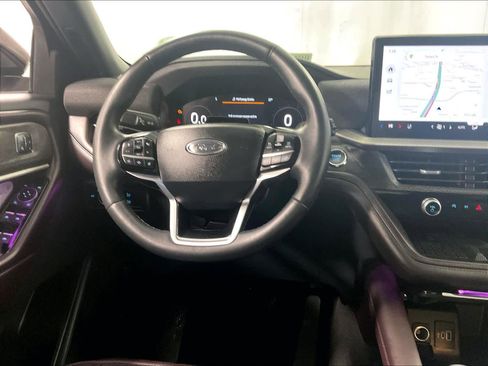 Used 2025 Ford Explorer Platinum w/ LUX Leather Package image 18