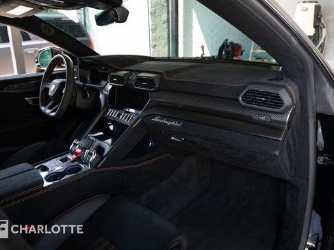 Used 2023 Lamborghini Urus Performante AWD/4WD image 32