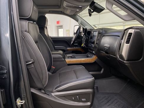 Used 2019 Chevrolet Silverado 2500 High Country w/ Duramax Plus Package image 18