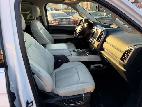 Used 2018 Ford Expedition Platinum image 30