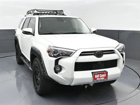 Certified 2022 Toyota 4Runner SR5 Premium w/ Moonroof Package RWD image 3