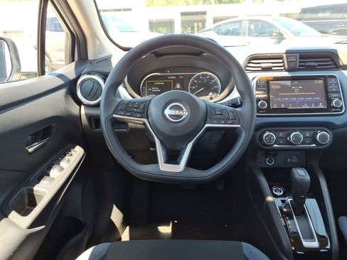 Used 2025 Nissan Versa SV FWD image 17