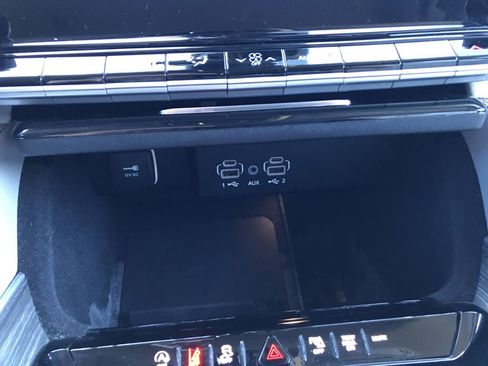 Used 2024 Jeep Wagoneer Series II image 45