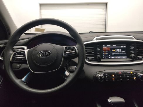 Used 2020 Kia Sorento AWD V6 image 22