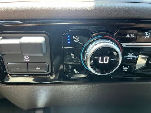 Used 2025 GMC Sierra 1500 SLT w/ SLT Premium Package AWD/4WD image 15