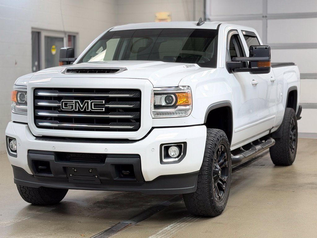Used 2018 GMC Sierra 2500 SLT w/ Duramax Plus Package AWD/4WD image 3