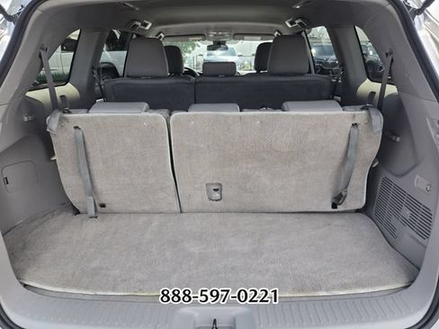 Used 2019 Toyota Highlander LE FWD image 16