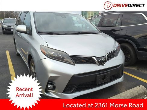 Used 2020 Toyota Sienna SE image 1