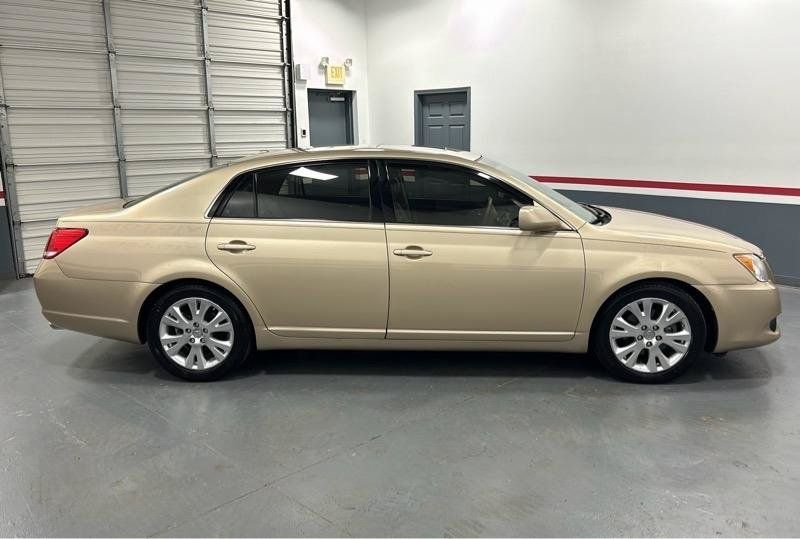 Used 2010 Toyota Avalon XL FWD image 4
