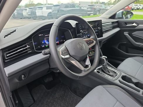 Used 2025 Volkswagen Jetta SE FWD image 14