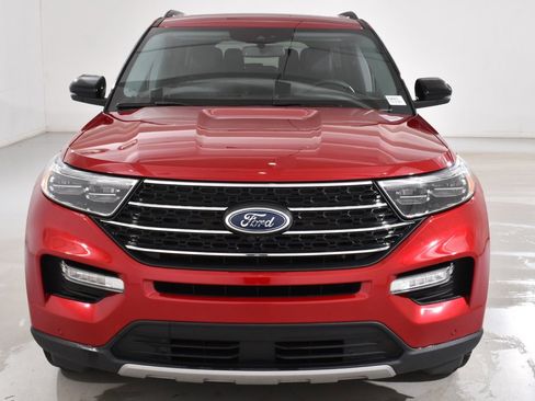 Used 2023 Ford Explorer XLT w/ Equipment Group 202A image 3