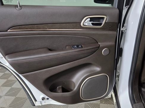 Used 2017 Jeep Grand Cherokee Summit image 31