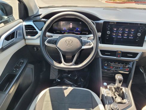 Certified 2025 Volkswagen Taos SE AWD/4WD image 18