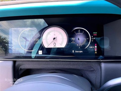 Certified 2025 Rolls-Royce Cullinan AWD/4WD image 18