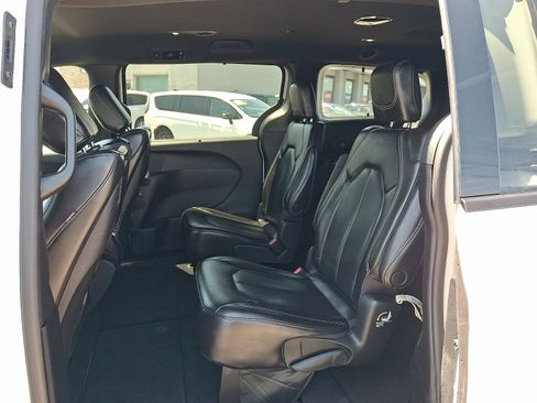 Certified 2023 Chrysler Pacifica Touring-L w/ Uconnect Theater Family Group AWD/4WD image 11