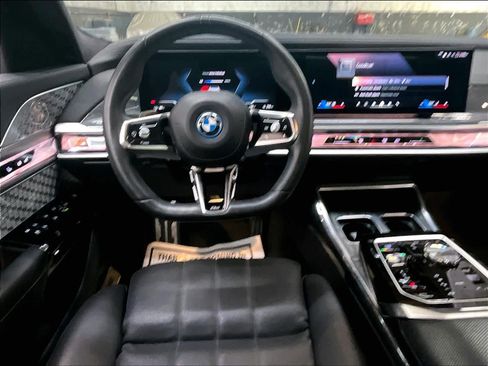 Used 2023 BMW i7 xDrive60 w/ Executive Package 2 AWD/4WD image 8