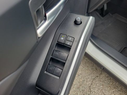 Used 2026 Toyota Highlander XLE AWD/4WD image 16