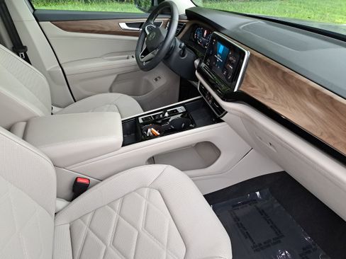 Certified 2026 Volkswagen Atlas SE w/ Black Wheel Package FWD image 10