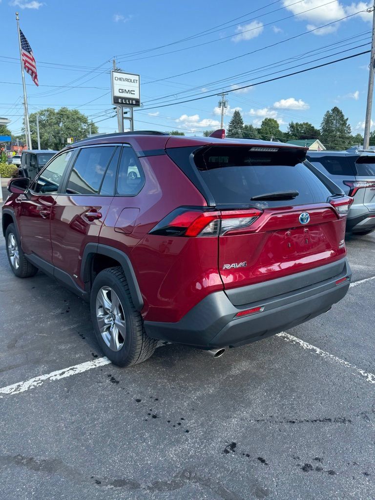 Used 2022 Toyota RAV4 XLE w/ XLE Grade Weather Package AWD/4WD image 7