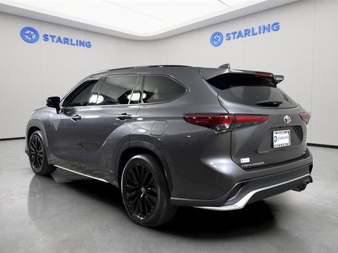 Used 2023 Toyota Highlander XSE image 5