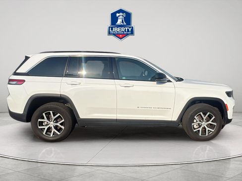 Certified 2024 Jeep Grand Cherokee Limited AWD/4WD image 31