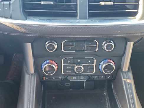 Used 2021 GMC Yukon XL SLT image 18