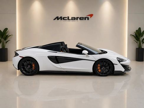 Used 2018 McLaren 570S Spider RWD image 3