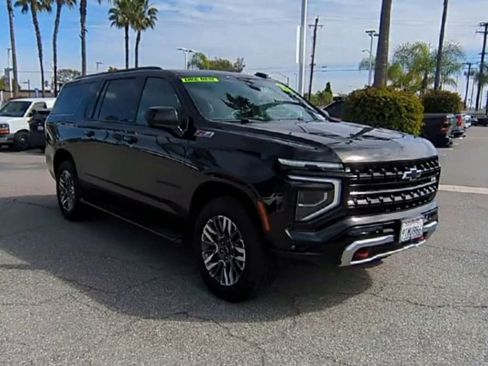 Certified 2025 Chevrolet Suburban Z71 image 2