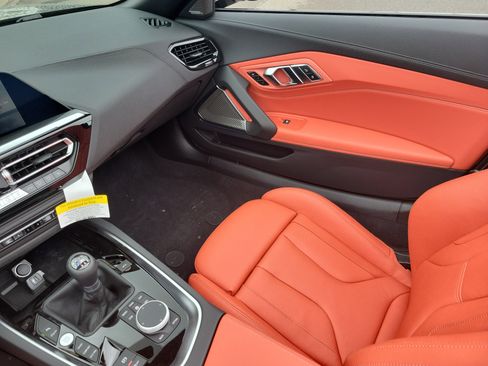 New 2026 BMW Z4 M40i w/ Premium Package RWD image 24