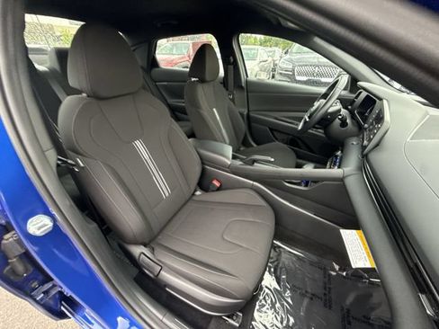 Certified 2025 Hyundai Elantra Sport FWD image 23