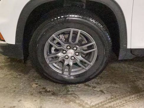 Used 2025 GMC Acadia Elevation image 16