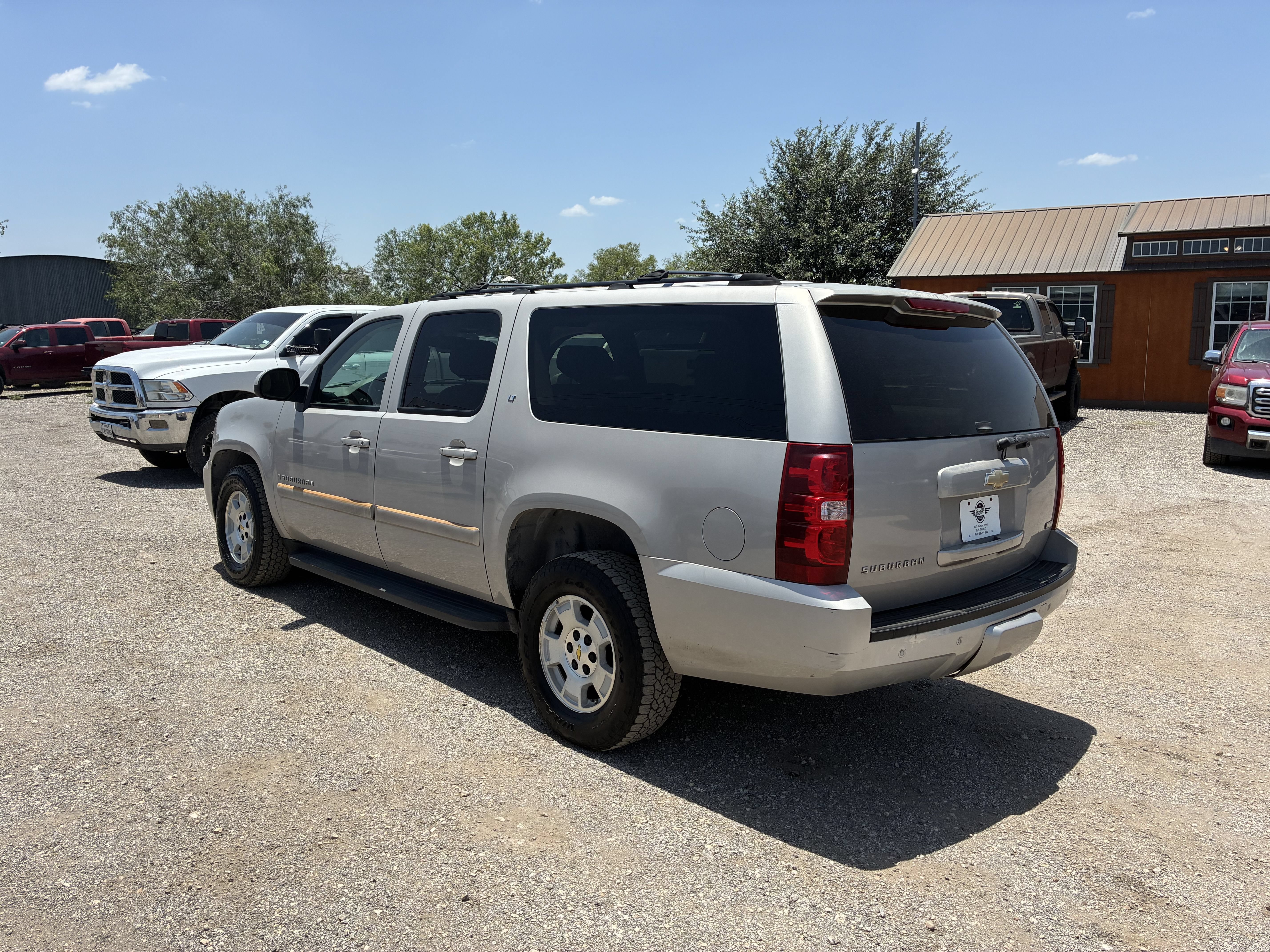 Used 2007 Chevrolet Suburban LT w/ LT Preferred Equipment Group AWD/4WD image 8