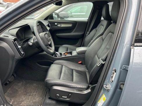 Used 2023 Volvo XC40 B5 Plus w/ Protection Package Premier image 6