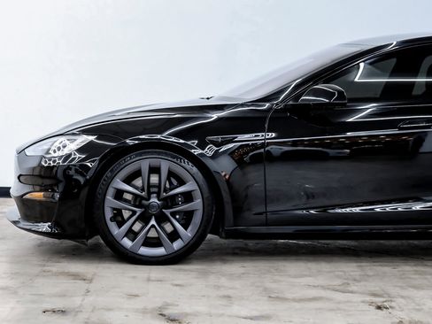 Used 2021 Tesla Model S Plaid image 9